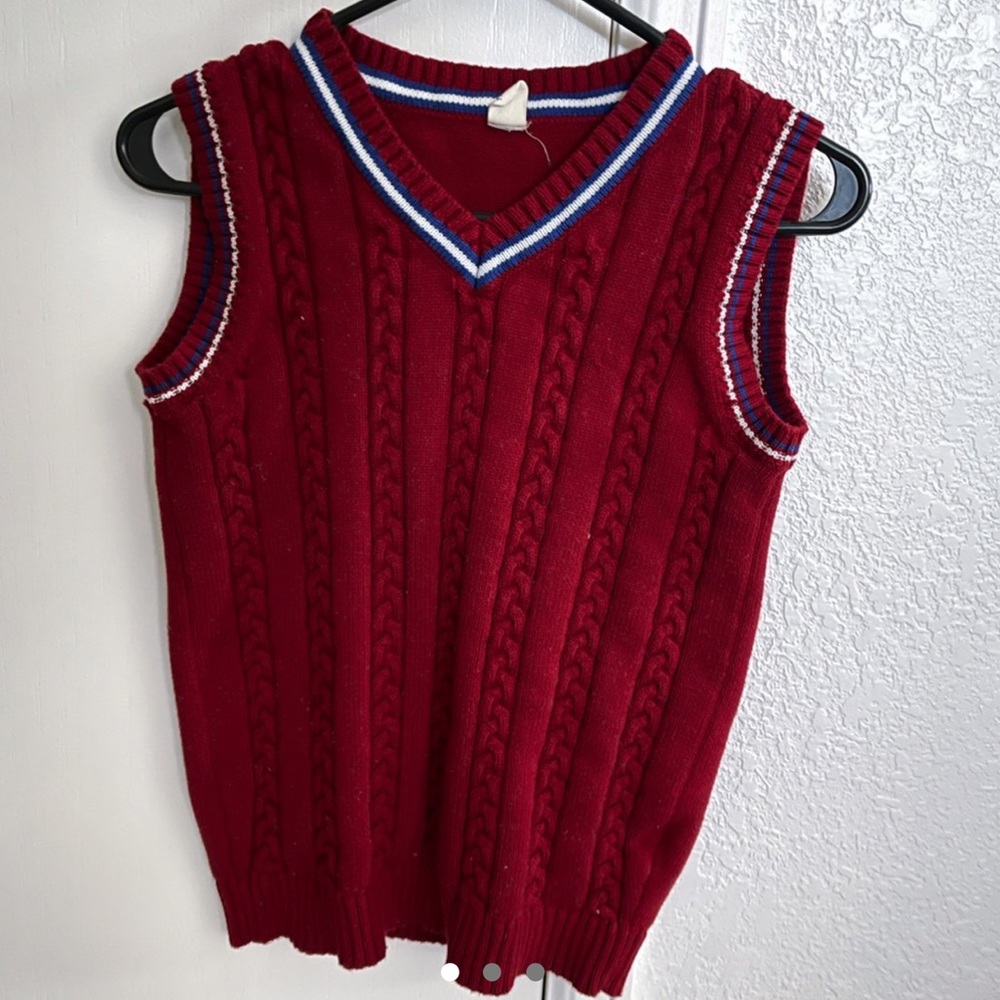 Cute Sweater Vest! 🪢